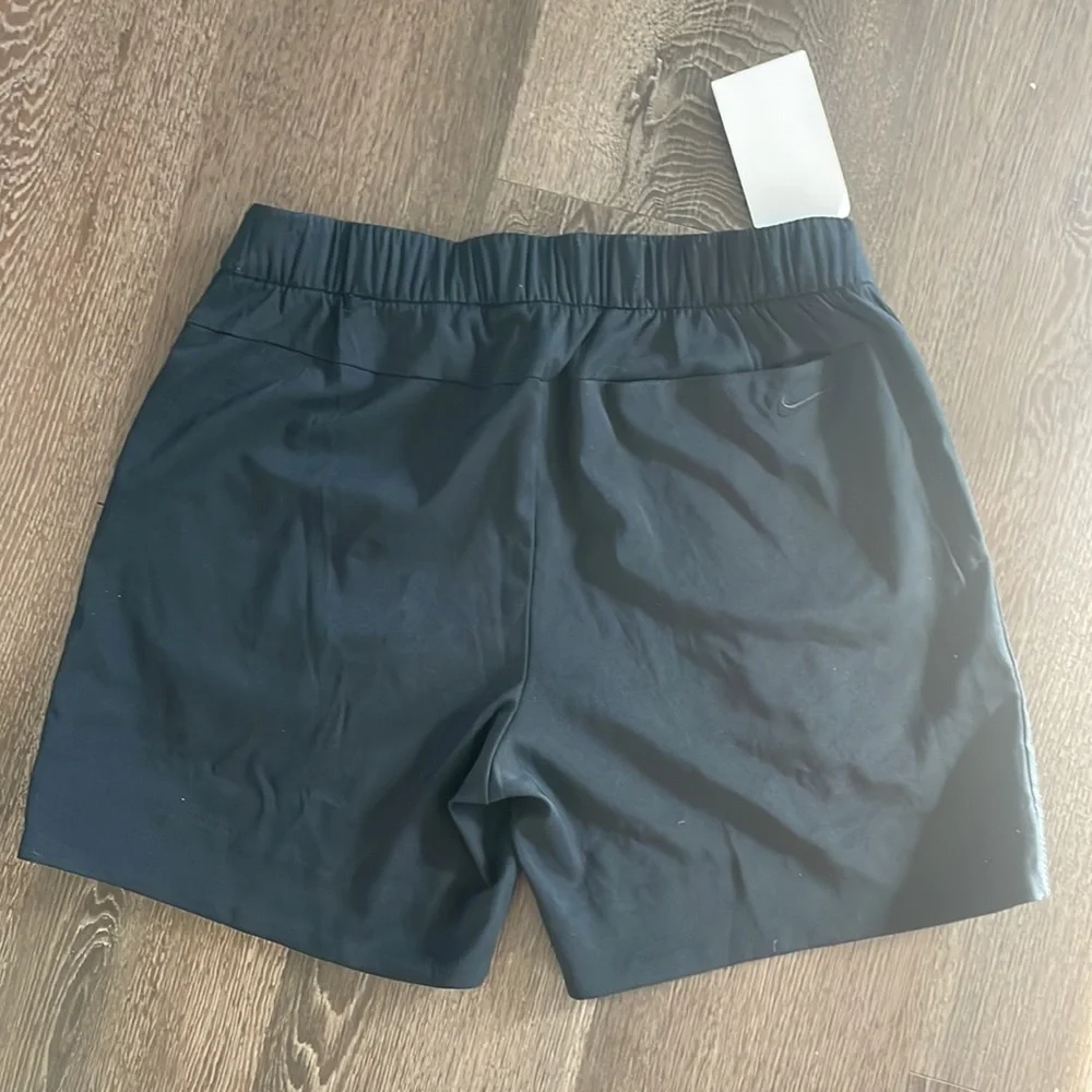 ⚫️NWT Nike dri fit golf pull on women’s shorts black size small - Picture 5 of 8